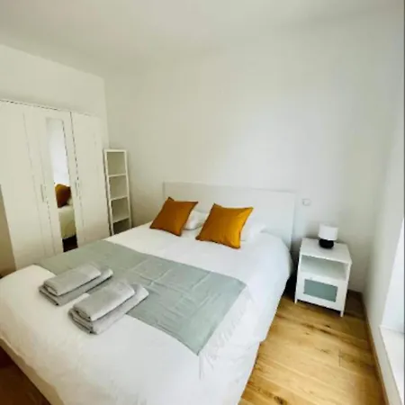 Apartment Apartament Cu 2 Dormitoare In Centru *
